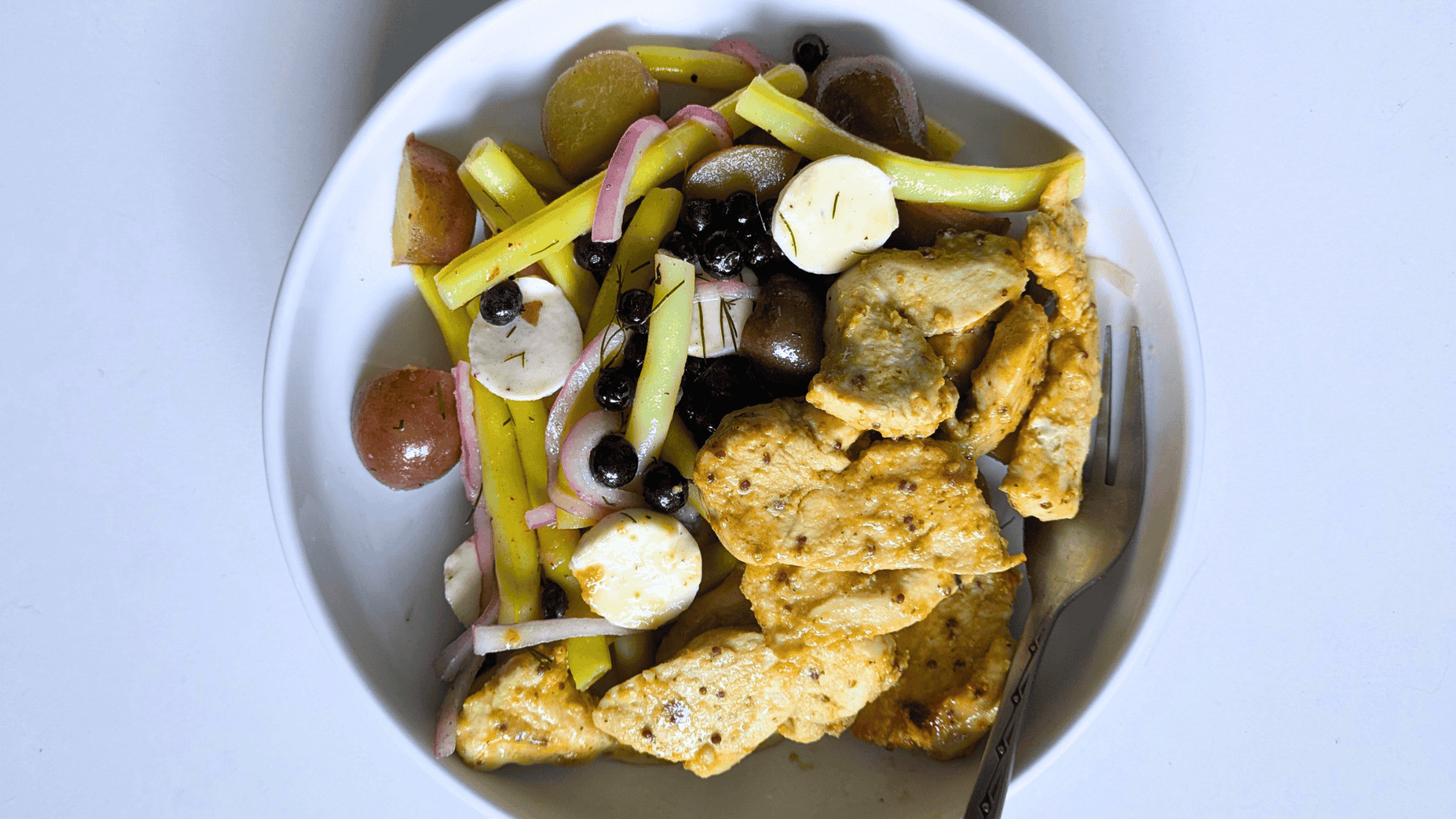 Salade estivale, pommes de terre, haricots, bleuets
